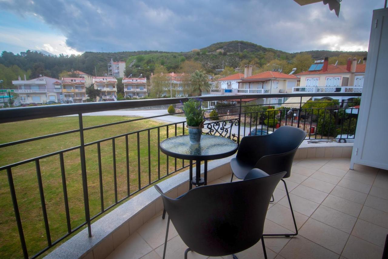 Aparthotel Mistral Luxury Living Néa Péramos Exterior foto